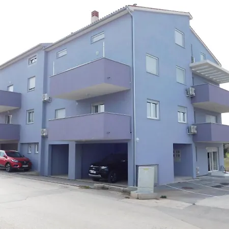Ella * Pula